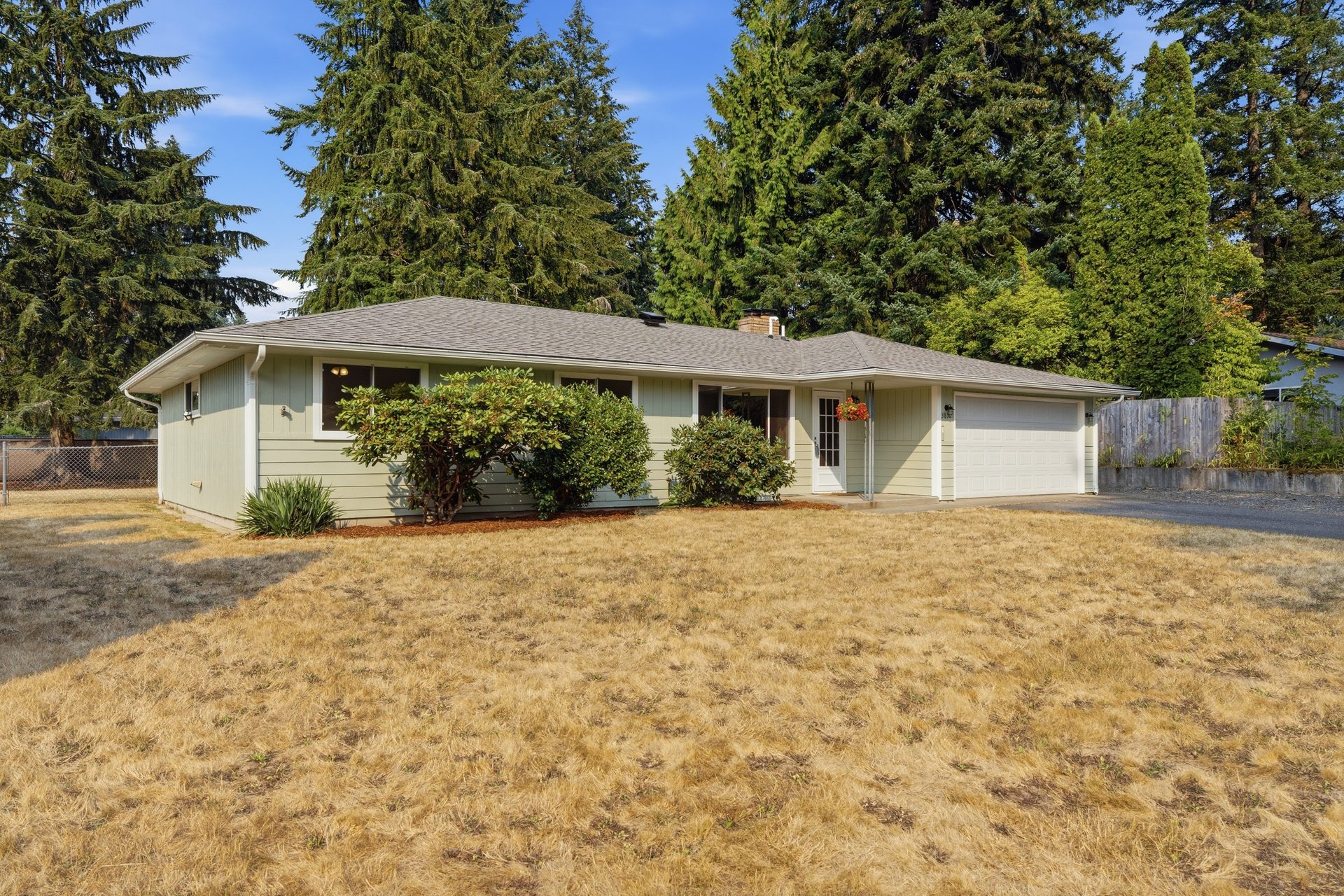 3850 Madrona Dr SE